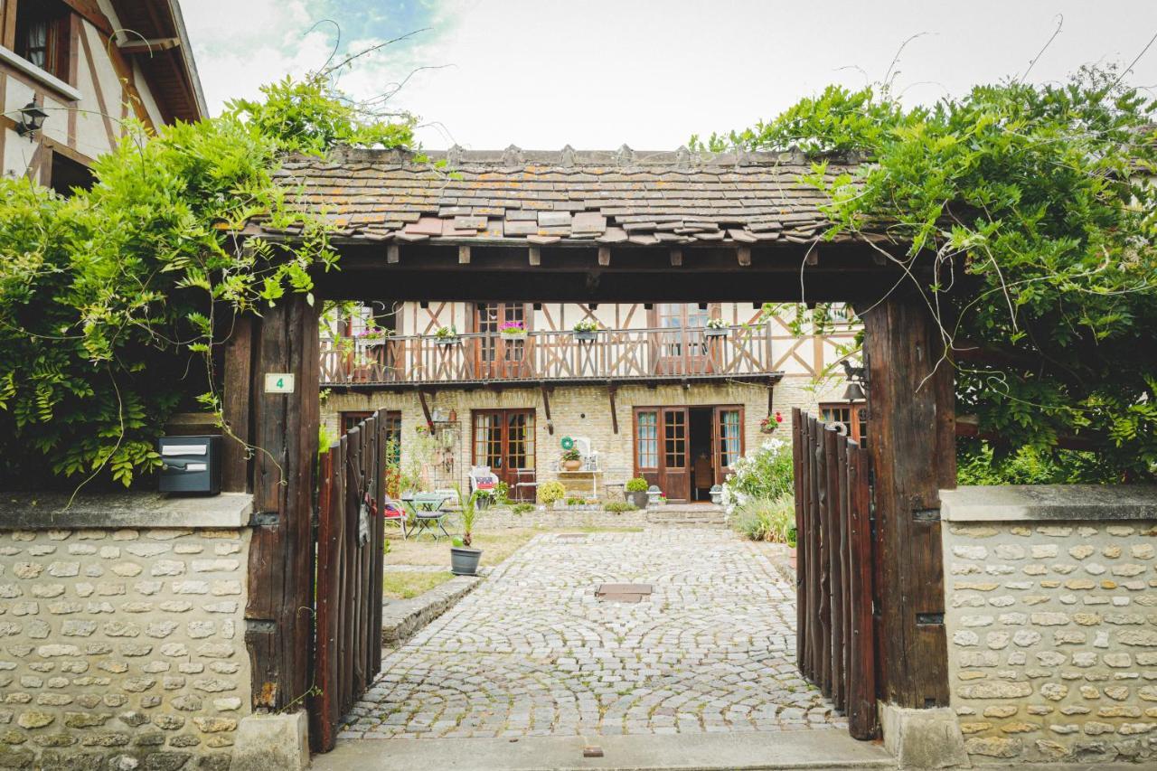 Au Fil De L'Eau & Gite "Le Jardin Du Moulin" Fourges Luaran gambar
